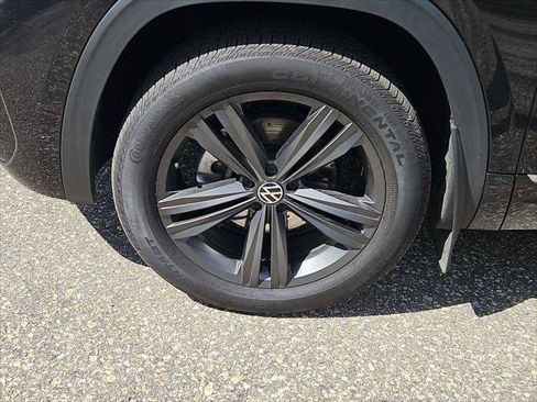 Used 2022 Volkswagen Atlas Cross Sport SEL R-Line AWD/4WD image 2