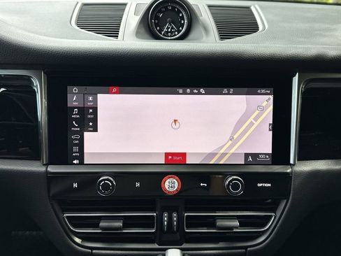 Certified 2025 Porsche Macan AWD/4WD image 13