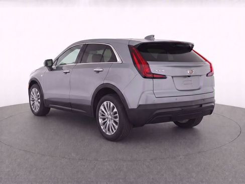 Used 2024 Cadillac XT4 Luxury w/ Cold Weather Package FWD image 4