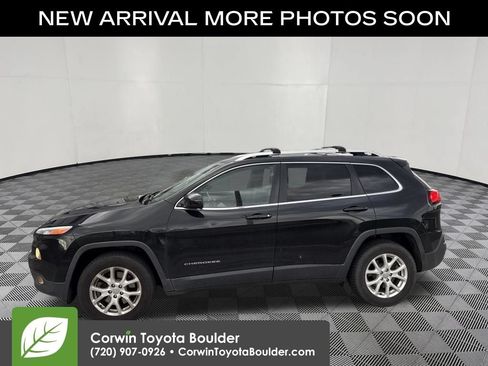 Used 2016 Jeep Cherokee Latitude w/ Cold Weather Group AWD/4WD image 4