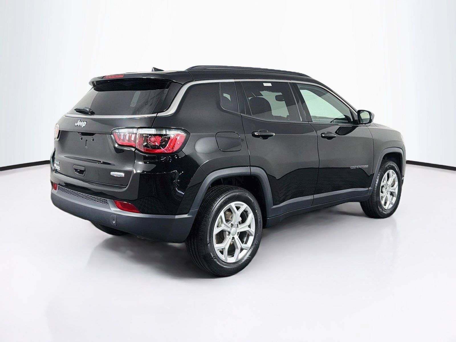 Used 2024 Jeep Compass Latitude AWD/4WD image 11