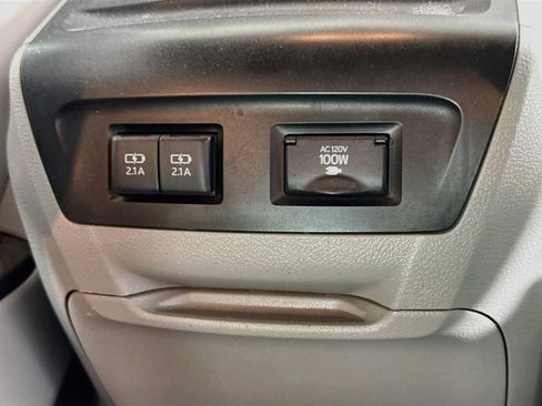 Used 2020 Toyota Sienna XLE FWD image 40