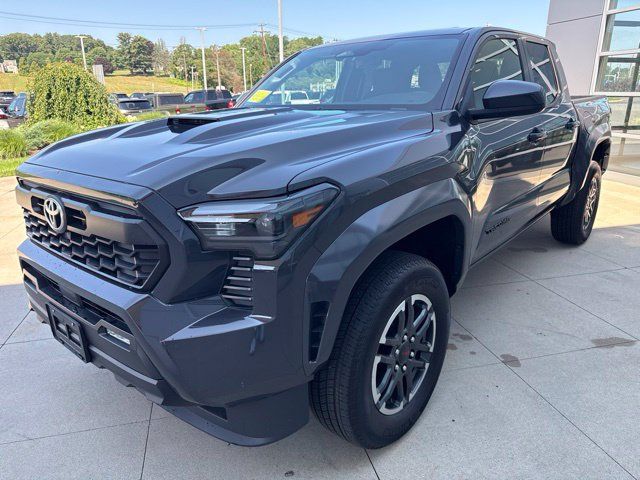 Used 2025 Toyota Tacoma TRD Sport AWD/4WD image 3