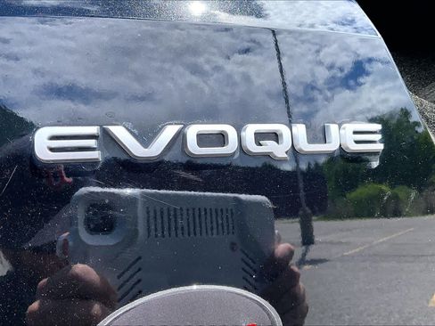 Used 2022 Land Rover Range Rover Evoque SE AWD/4WD image 10
