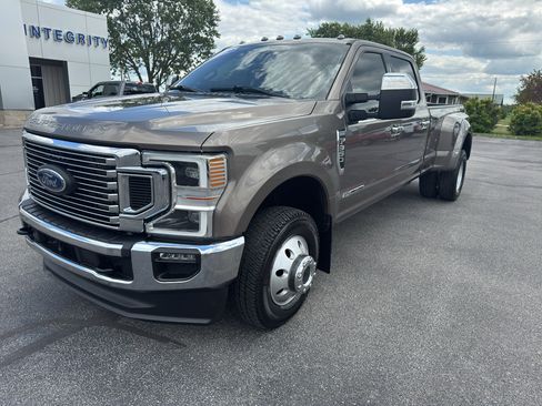 Used 2022 Ford F350 Lariat w/ Lariat Ultimate Package AWD/4WD image 5