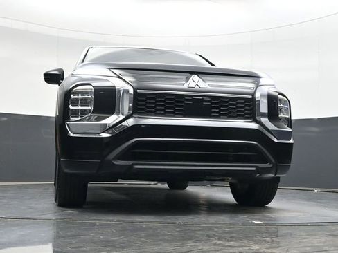 Used 2025 Mitsubishi Outlander ES image 27