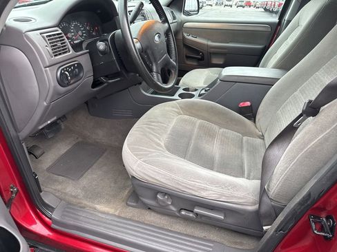 Used 2004 Ford Explorer XLT image 13
