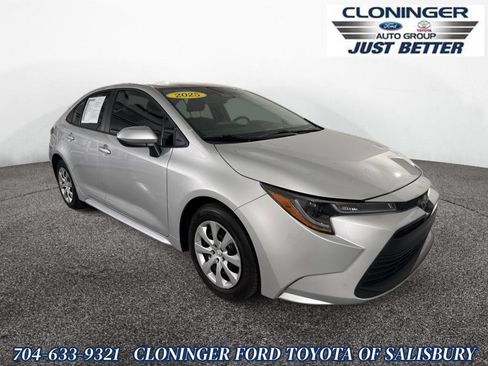 Used 2025 Toyota Corolla LE w/ Convenience Package image 1