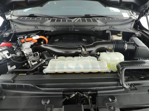 Certified 2021 Ford F150 XLT w/ Equipment Group 302A High image 7