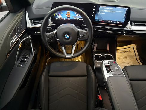 Used 2025 BMW X2 xDrive28i image 17