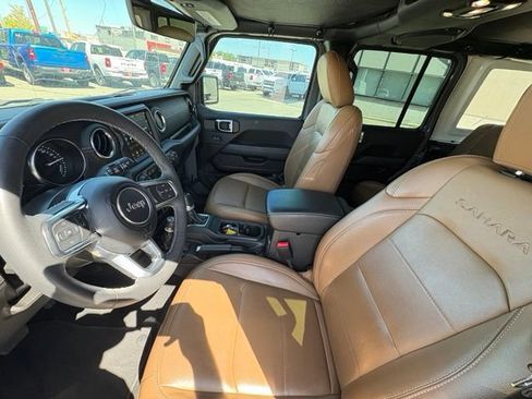 Used 2023 Jeep Wrangler Unlimited Sahara w/ Cold Weather Group AWD/4WD image 11