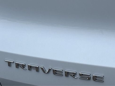 New 2026 Chevrolet Traverse LT w/ Sun and Wheel Package FWD image 23