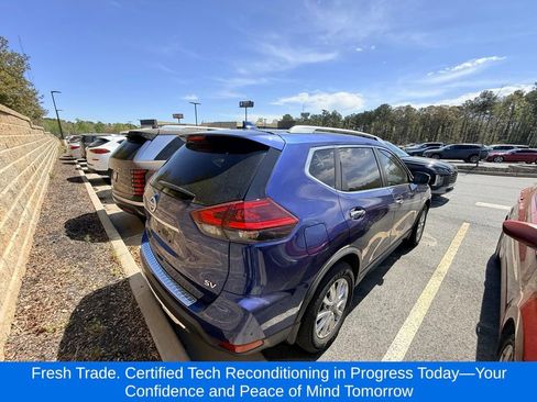 Used 2018 Nissan Rogue SV w/ Premium Package image 4