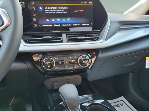 New 2026 Chevrolet Trax LT w/ Driver Confidence Package image 9