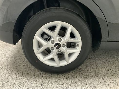 Used 2025 Kia Soul LX FWD image 10