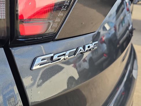 Used 2018 Ford Escape SEL image 38