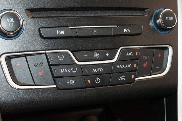 Used 2018 Ford Fusion SE w/ Fusion SE Technology Package FWD image 30