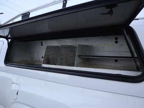 Used 2019 Toyota Tacoma SR image 9