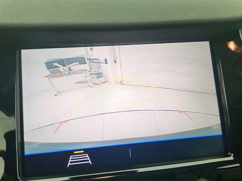 Used 2022 Chevrolet Trax LT w/ LT Convenience Package image 21