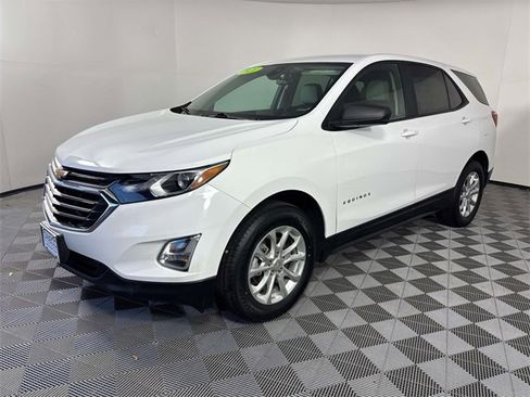 Used 2021 Chevrolet Equinox LS w/ LS Convenience Package image 4