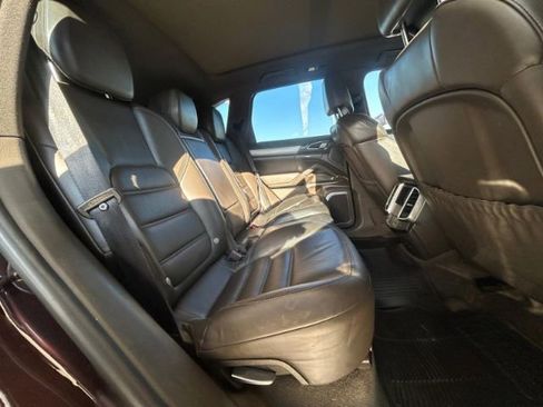 Used 2015 Porsche Cayenne S image 8