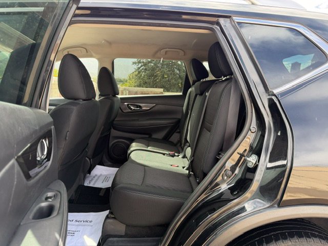 Used 2019 Nissan Rogue SV FWD image 18