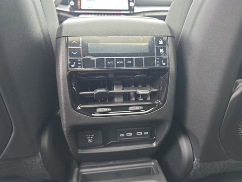 New 2026 Jeep Grand Cherokee L Limited image 17