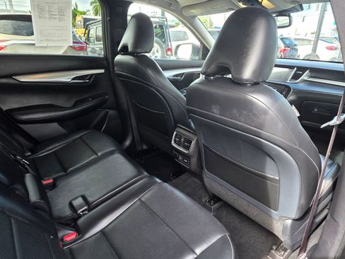 Used 2019 INFINITI QX50 Essential image 18