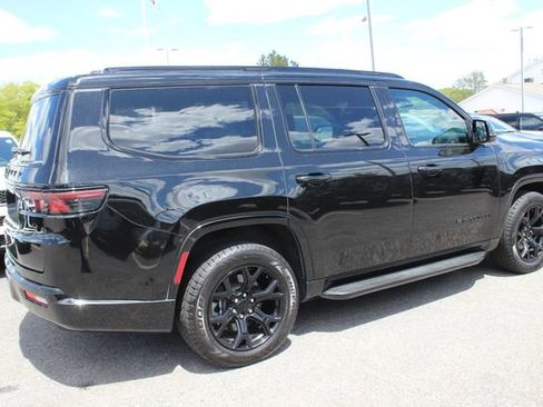 Used 2023 Jeep Wagoneer Series II AWD/4WD image 32