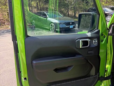 Used 2025 Jeep Gladiator Rubicon image 9