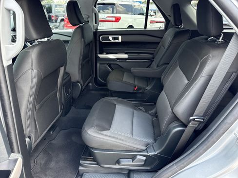 Used 2023 Ford Explorer XLT AWD/4WD image 13