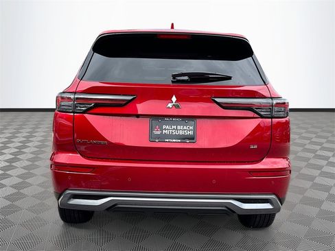 New 2025 Mitsubishi Outlander SE image 6