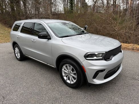Used 2023 Dodge Durango AWD w/ Technology Group image 4