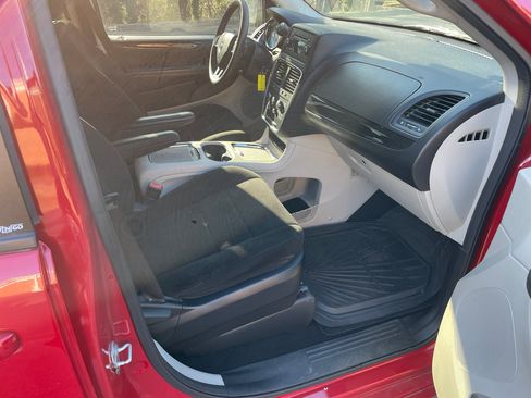 Used 2012 Dodge Grand Caravan SXT image 9