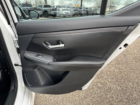 Certified 2022 Nissan Sentra SR w/ Lighting Package image 16