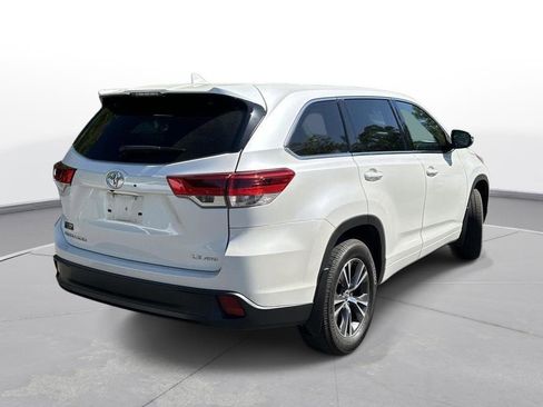 Used 2017 Toyota Highlander Plus image 6