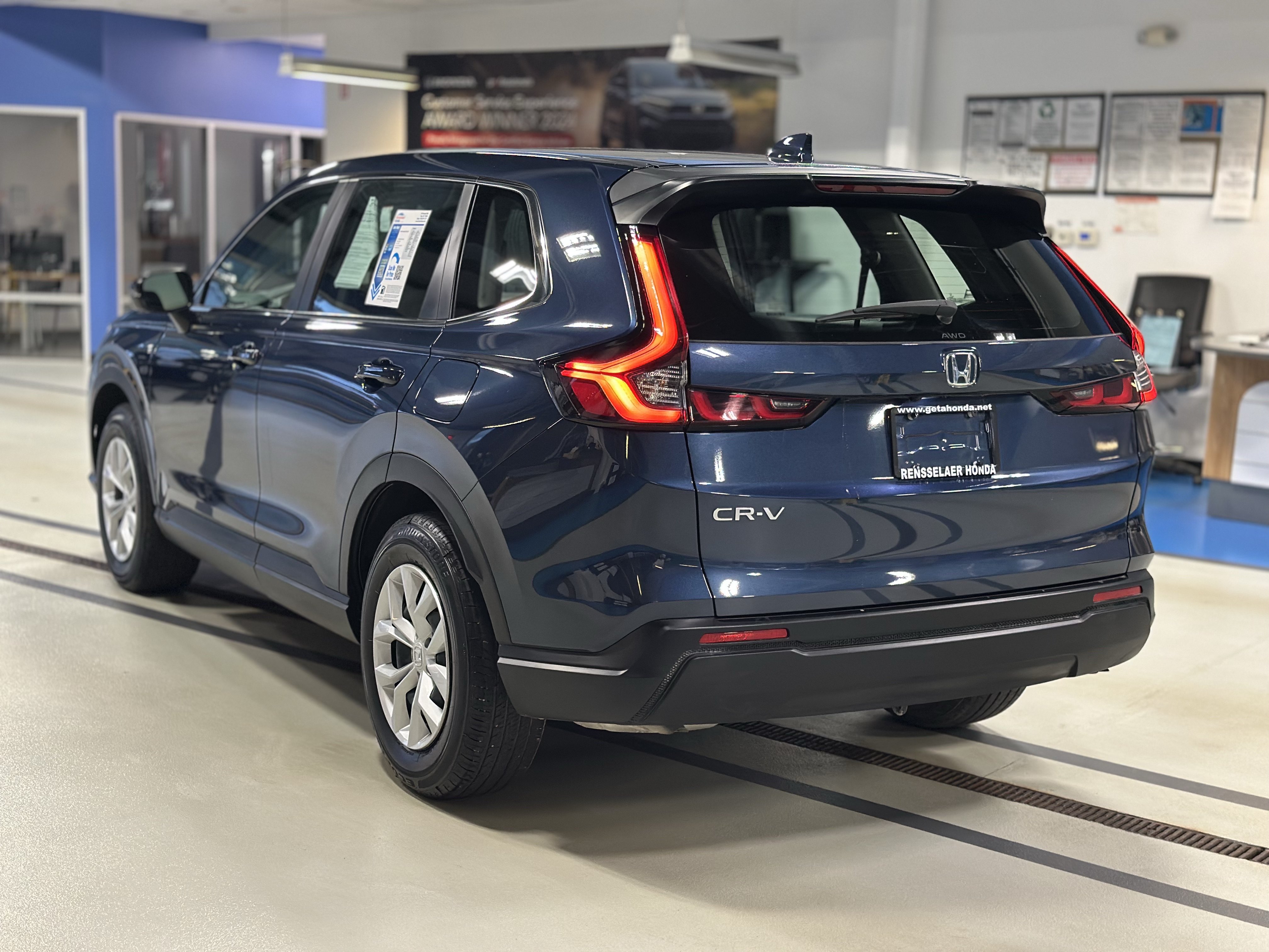 Used 2024 Honda CR-V LX image 8
