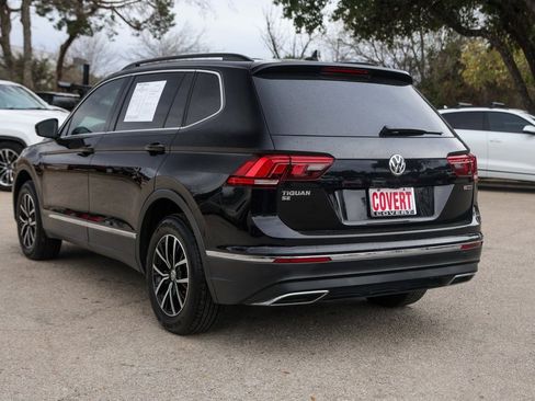 Used 2021 Volkswagen Tiguan SE w/ Panoramic Sunroof Package image 3