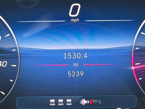 Used 2026 Mercedes-Benz GLC 300 4MATIC image 4