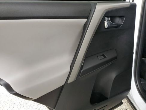 Used 2018 Toyota RAV4 XLE FWD image 11