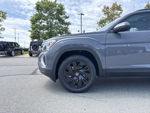 New 2026 Volkswagen Atlas SE image 9