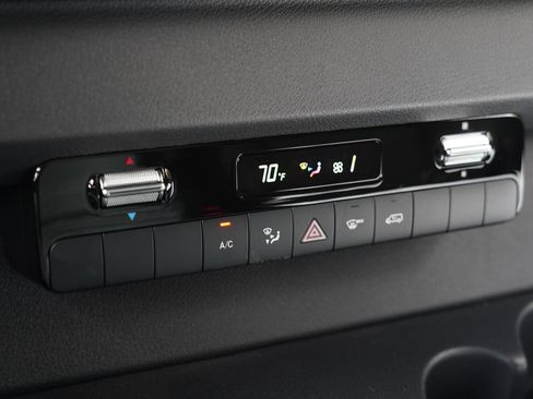 Used 2023 Mercedes-Benz Sprinter 3500 image 39