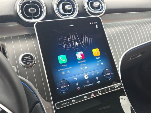 Used 2025 Mercedes-Benz GLC 300 4MATIC image 30