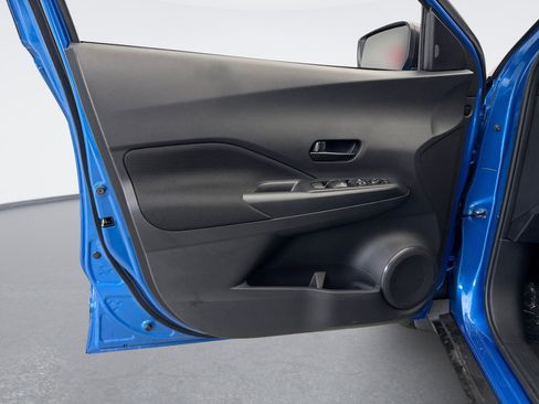 Used 2025 Nissan Kicks Play S image 9