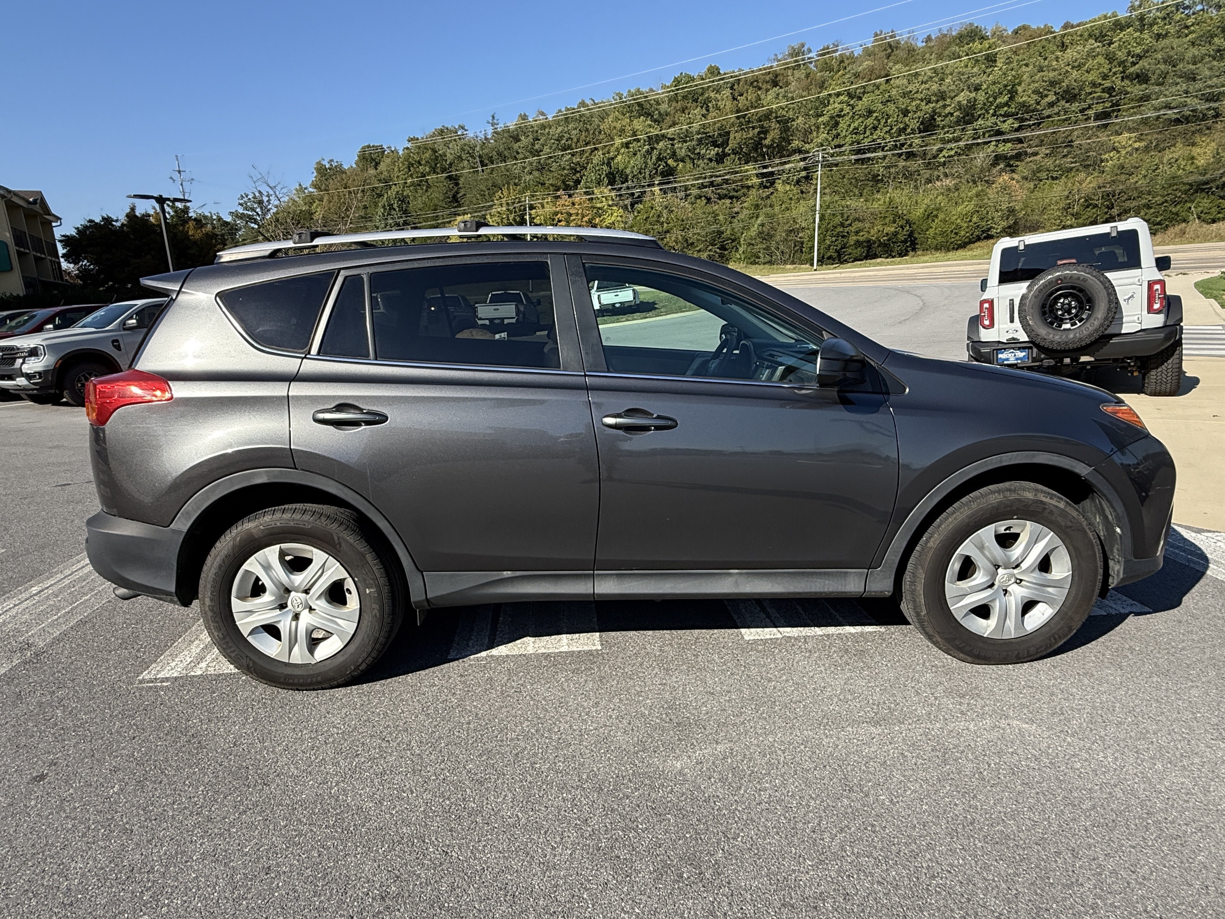 Used 2015 Toyota RAV4 LE AWD/4WD image 4