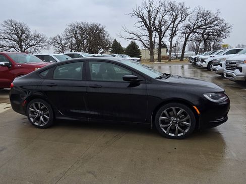 Used 2015 Chrysler 200 S w/ Navigation & Sound Group I image 4