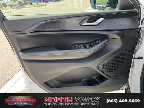 Used 2024 Jeep Grand Cherokee Altitude AWD/4WD image 5