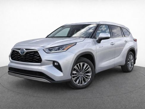 Used 2021 Toyota Highlander Platinum AWD/4WD image 2