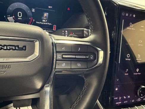 Used 2025 GMC Yukon Denali AWD/4WD image 25