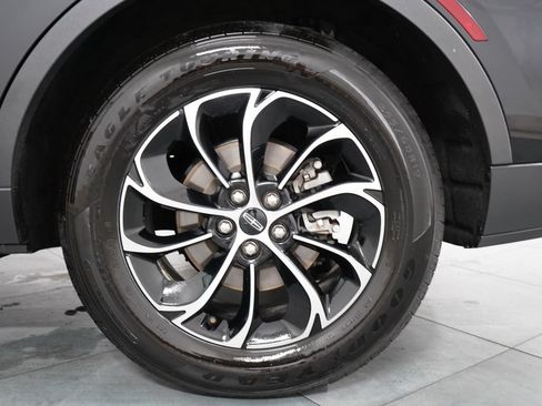 Used 2025 Lincoln Nautilus Premier AWD/4WD image 34